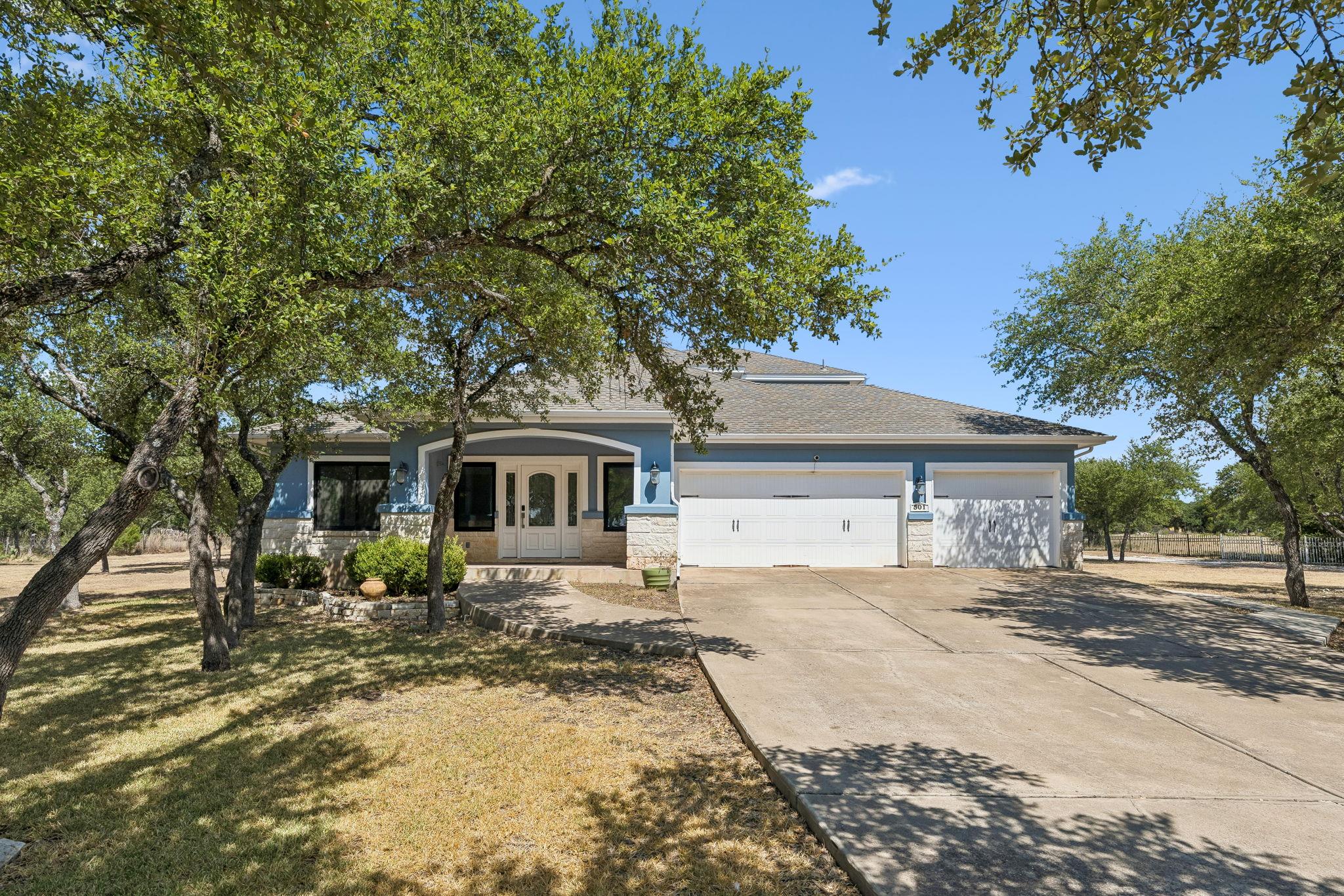 501 Lone Star Dr Property Photo 1
