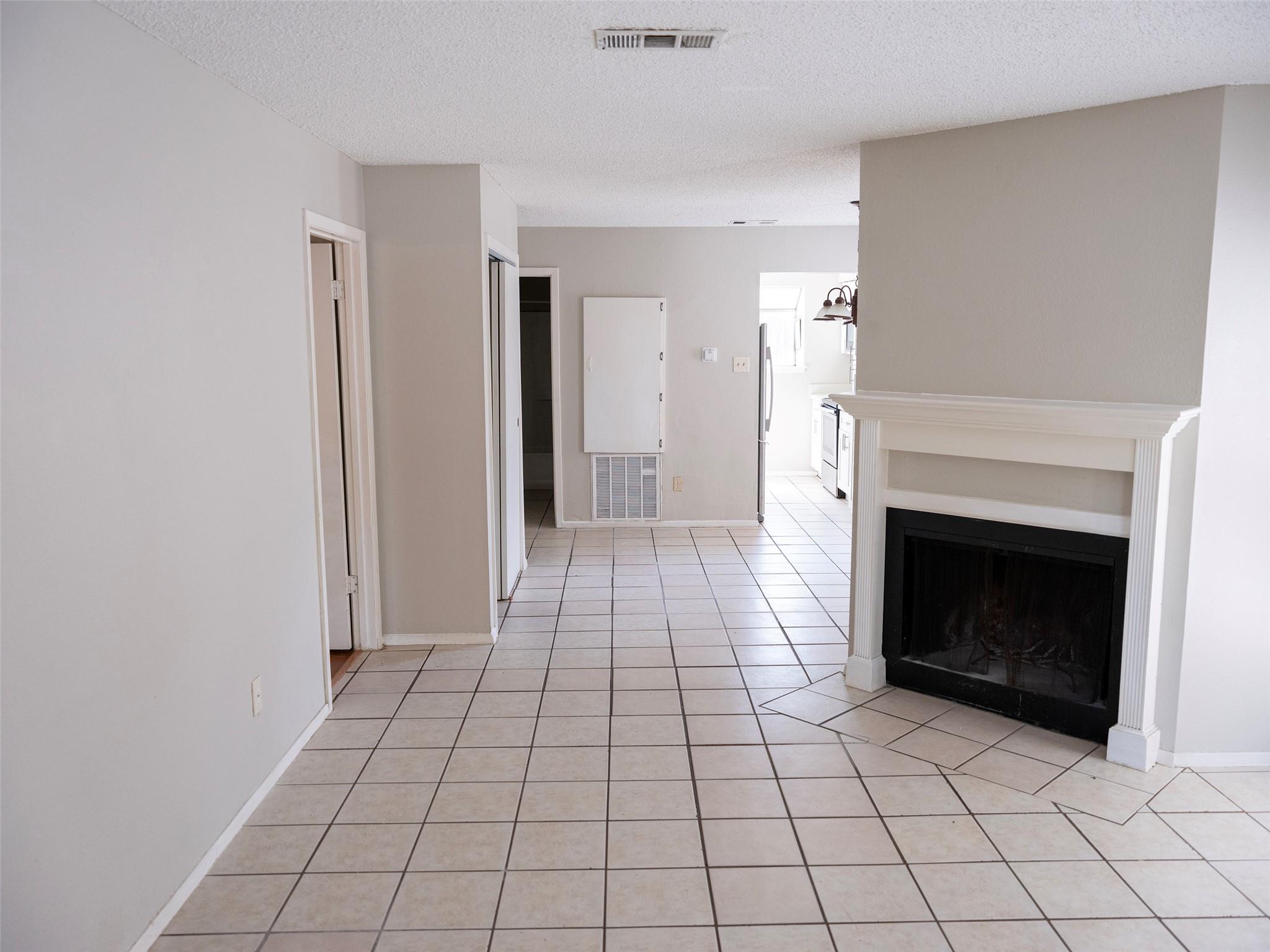 1903 W Loop B Property Photo