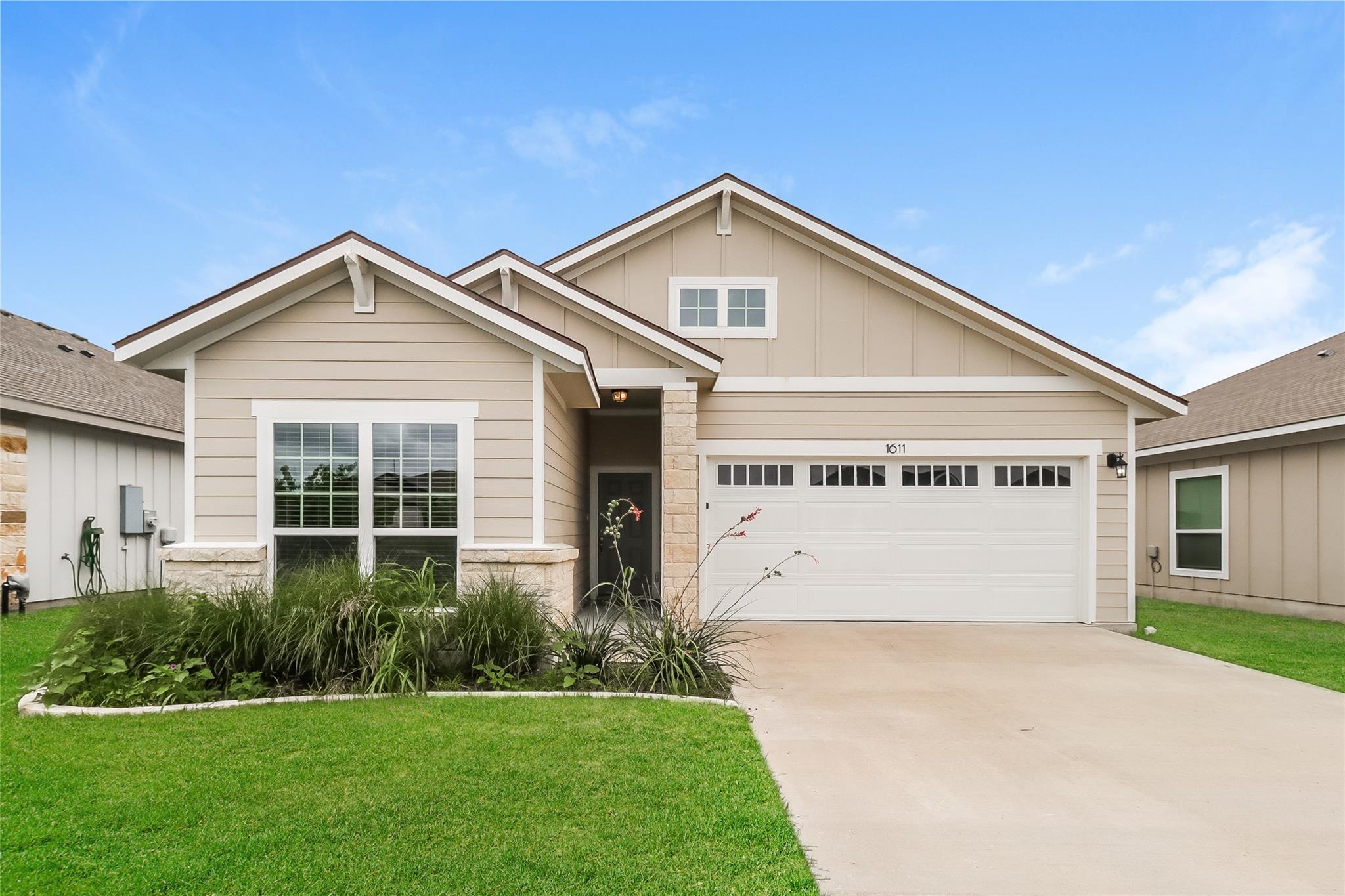 1611 Curlew Ln Property Photo 1
