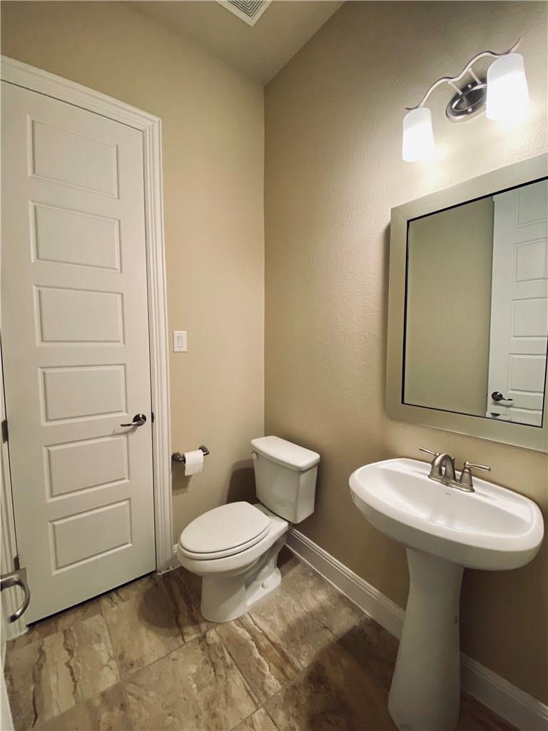 821 Richardson Ln Property Photo 23
