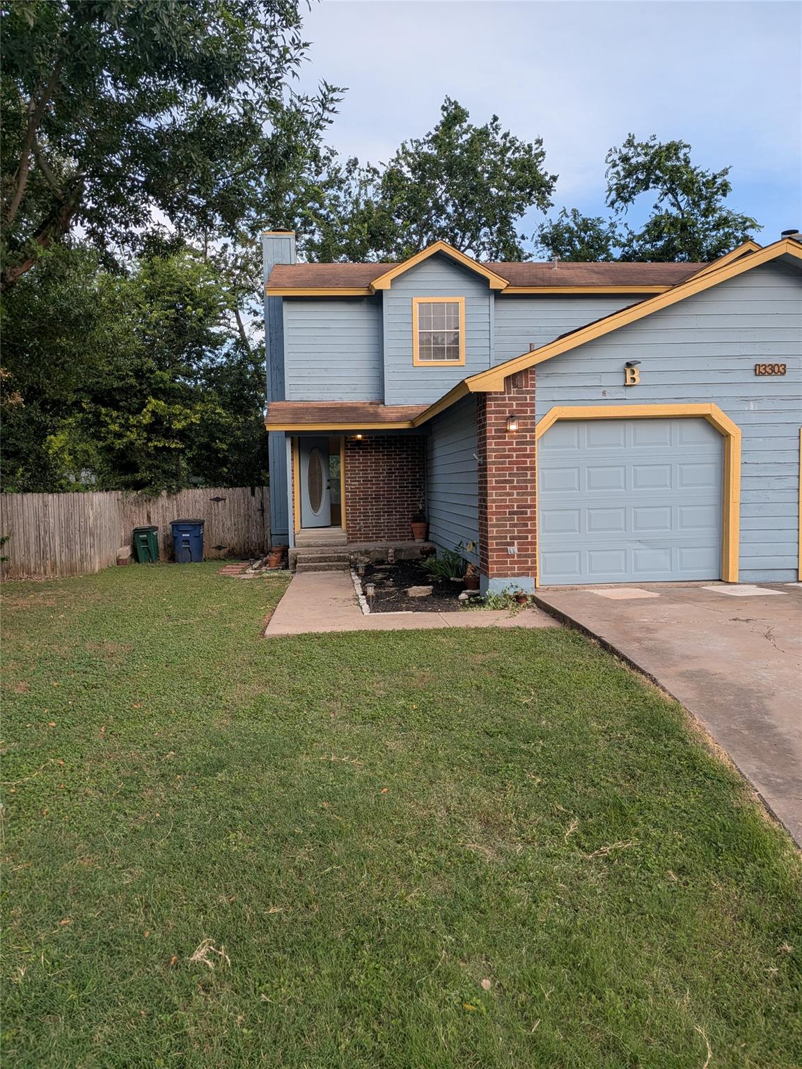 13303 Lyndhurst St #b Property Photo 1