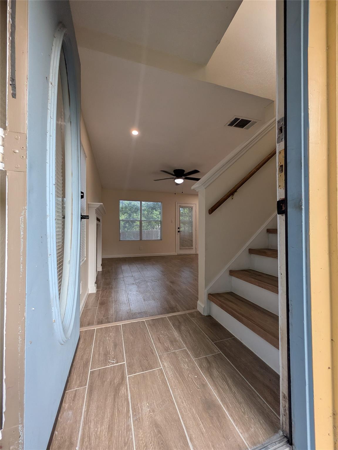 13303 Lyndhurst St #b Property Photo 2