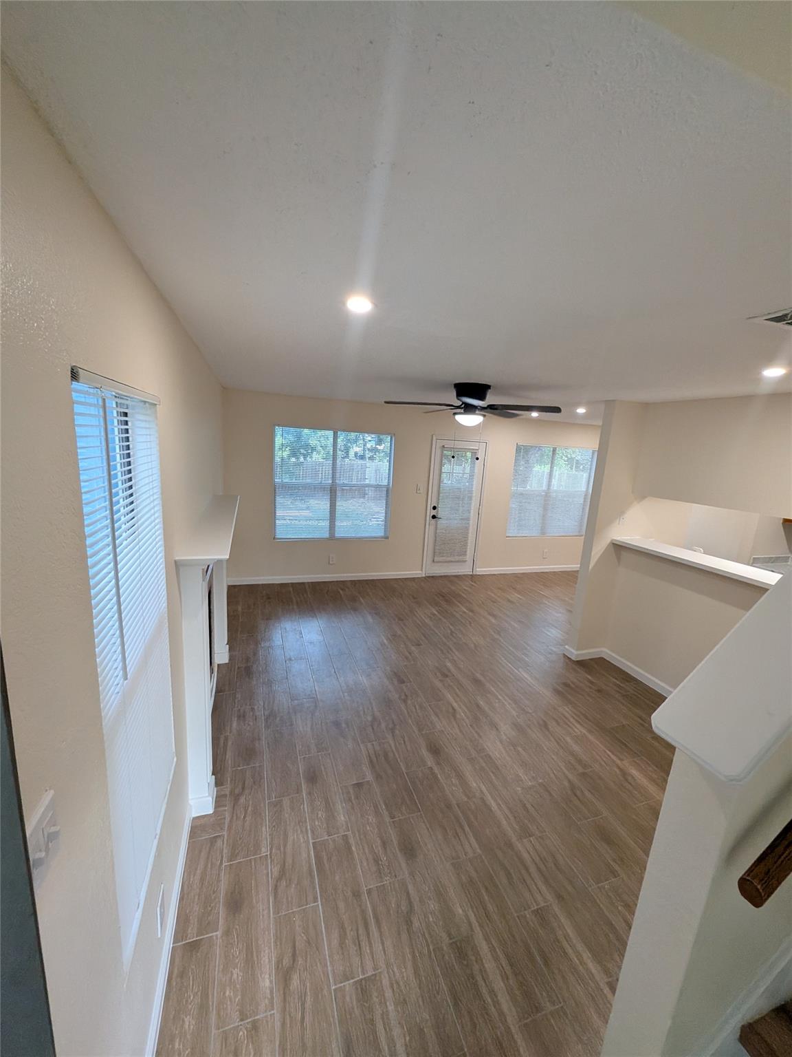 13303 Lyndhurst St #b Property Photo 3