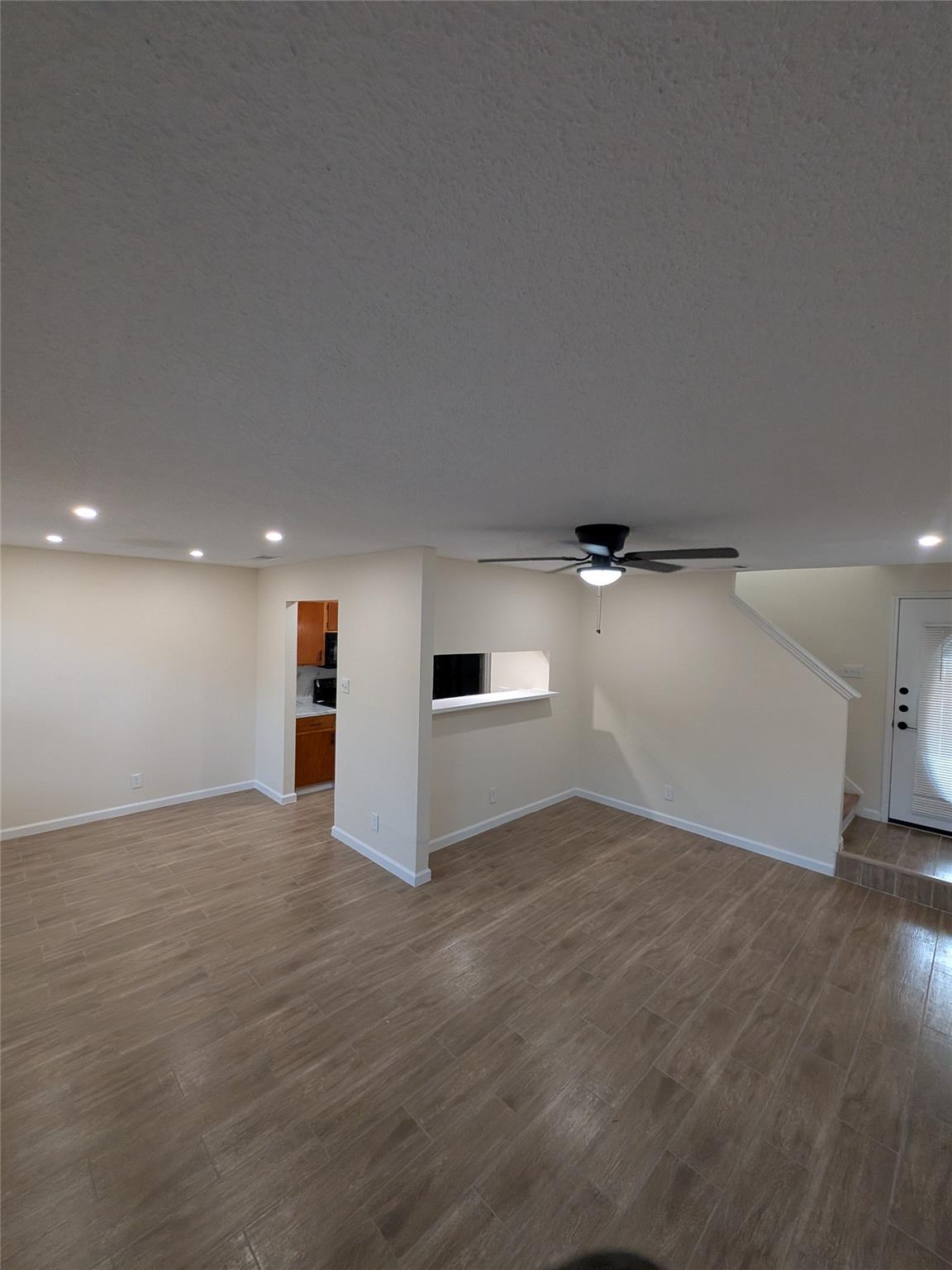 13303 Lyndhurst St #b Property Photo 4