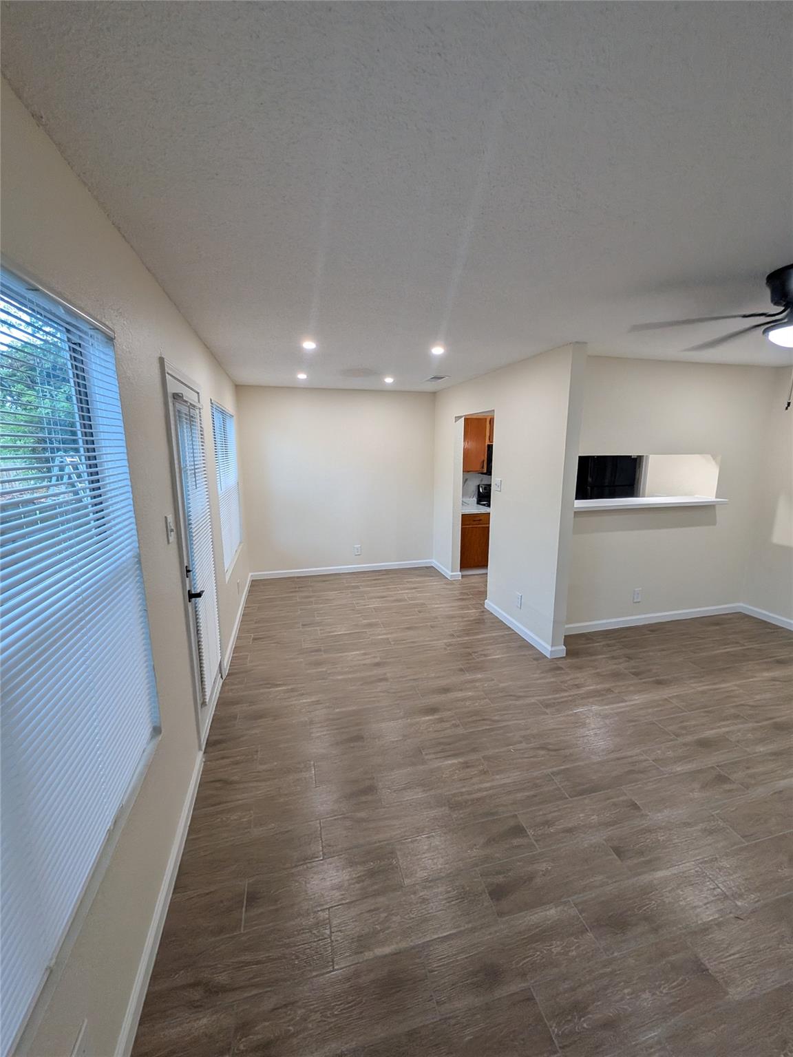 13303 Lyndhurst St #b Property Photo 5