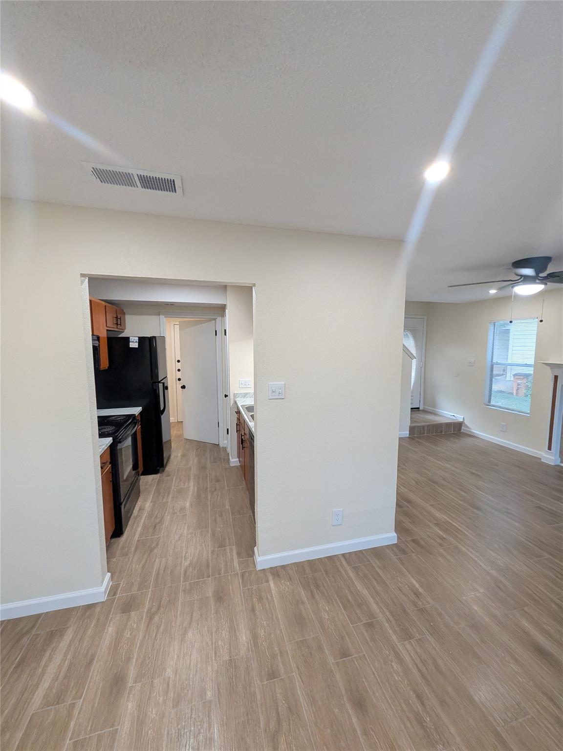 13303 Lyndhurst St #b Property Photo 6