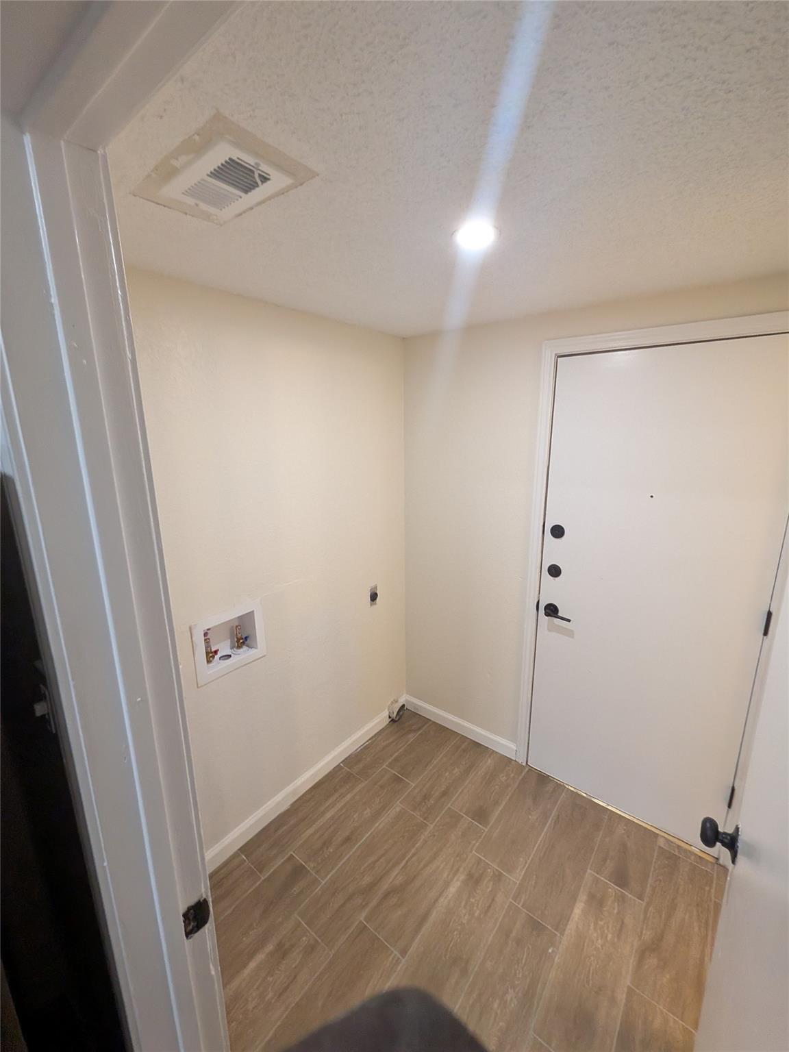 13303 Lyndhurst St #b Property Photo 8