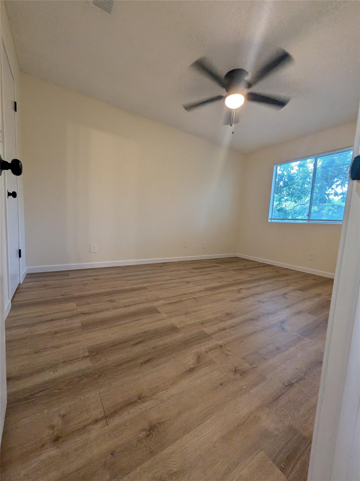 13303 Lyndhurst St #b Property Photo 13