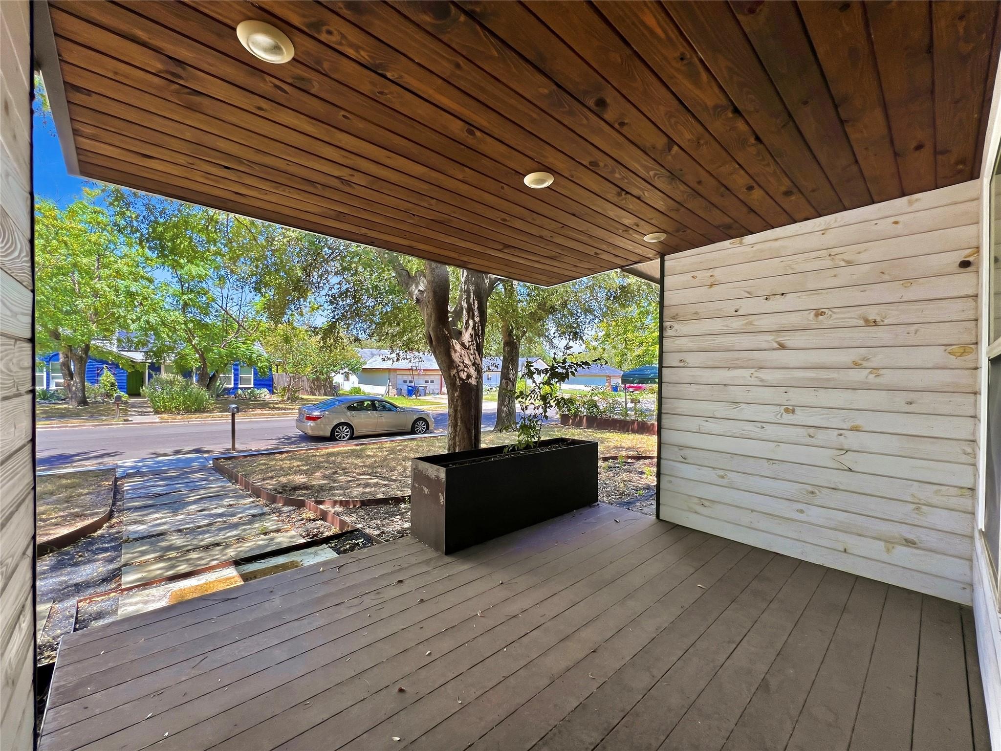 6605 Clubway Ln Property Photo 3