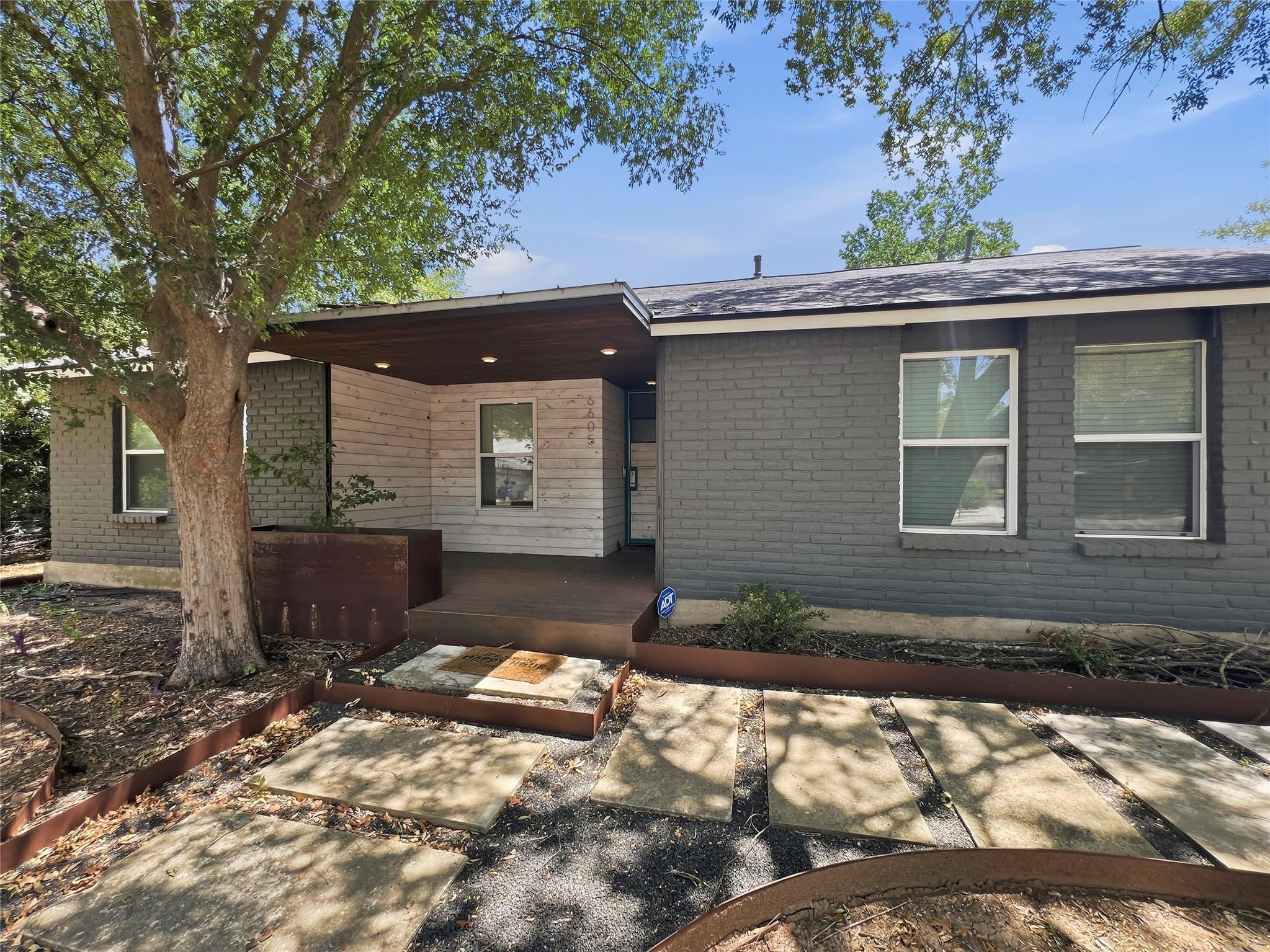 6605 Clubway Ln Property Photo 4