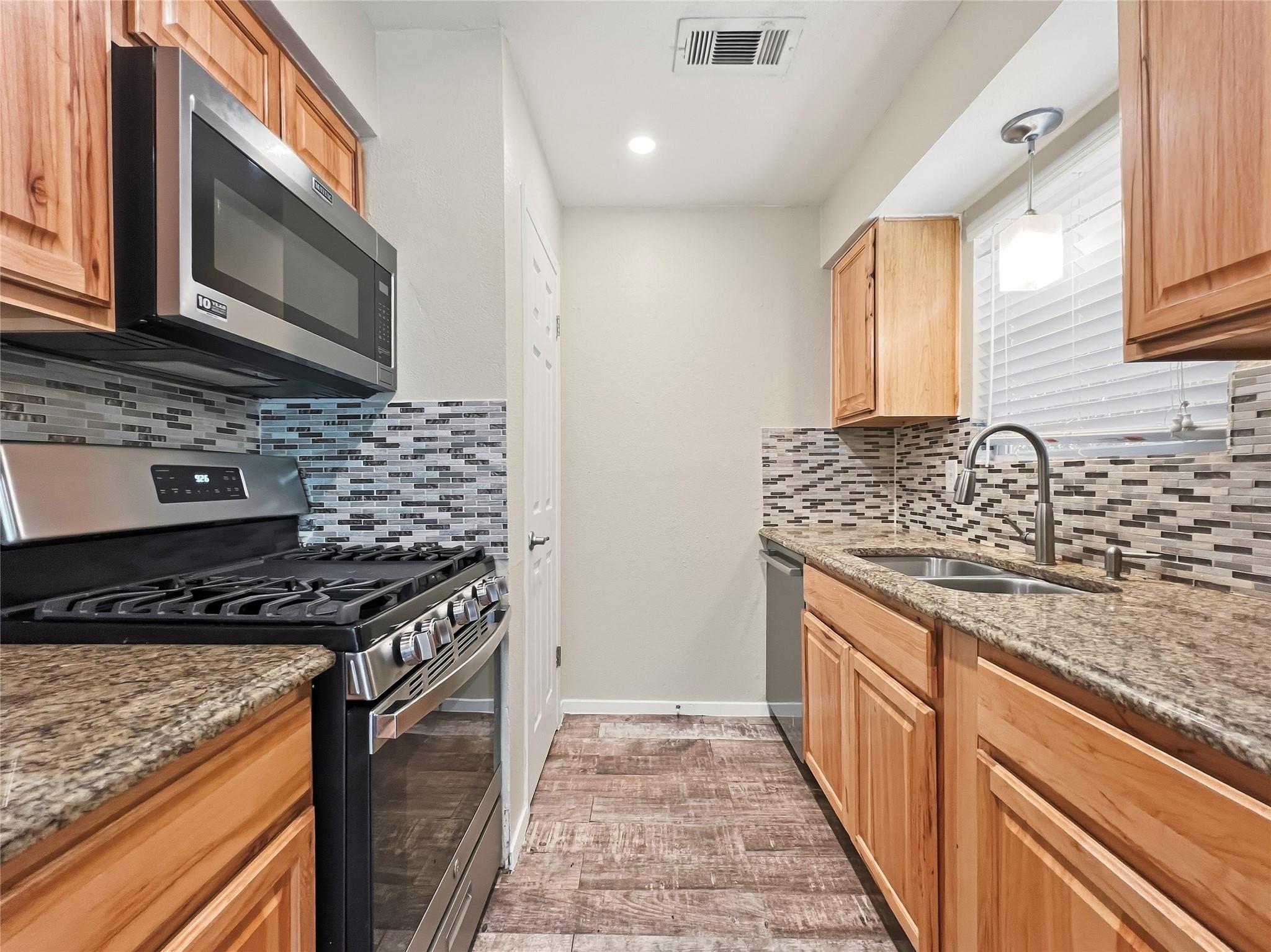 6605 Clubway Ln Property Photo 10