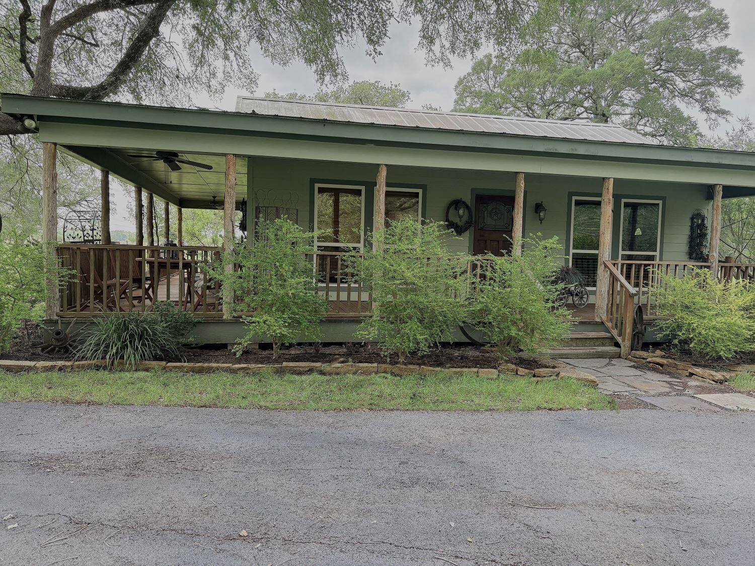 425 Willow Springs Rd Property Photo 1