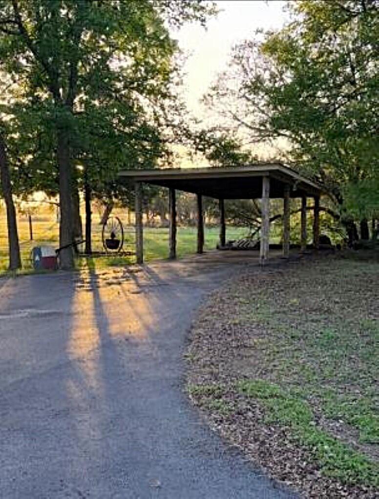 425 Willow Springs Rd Property Photo 4
