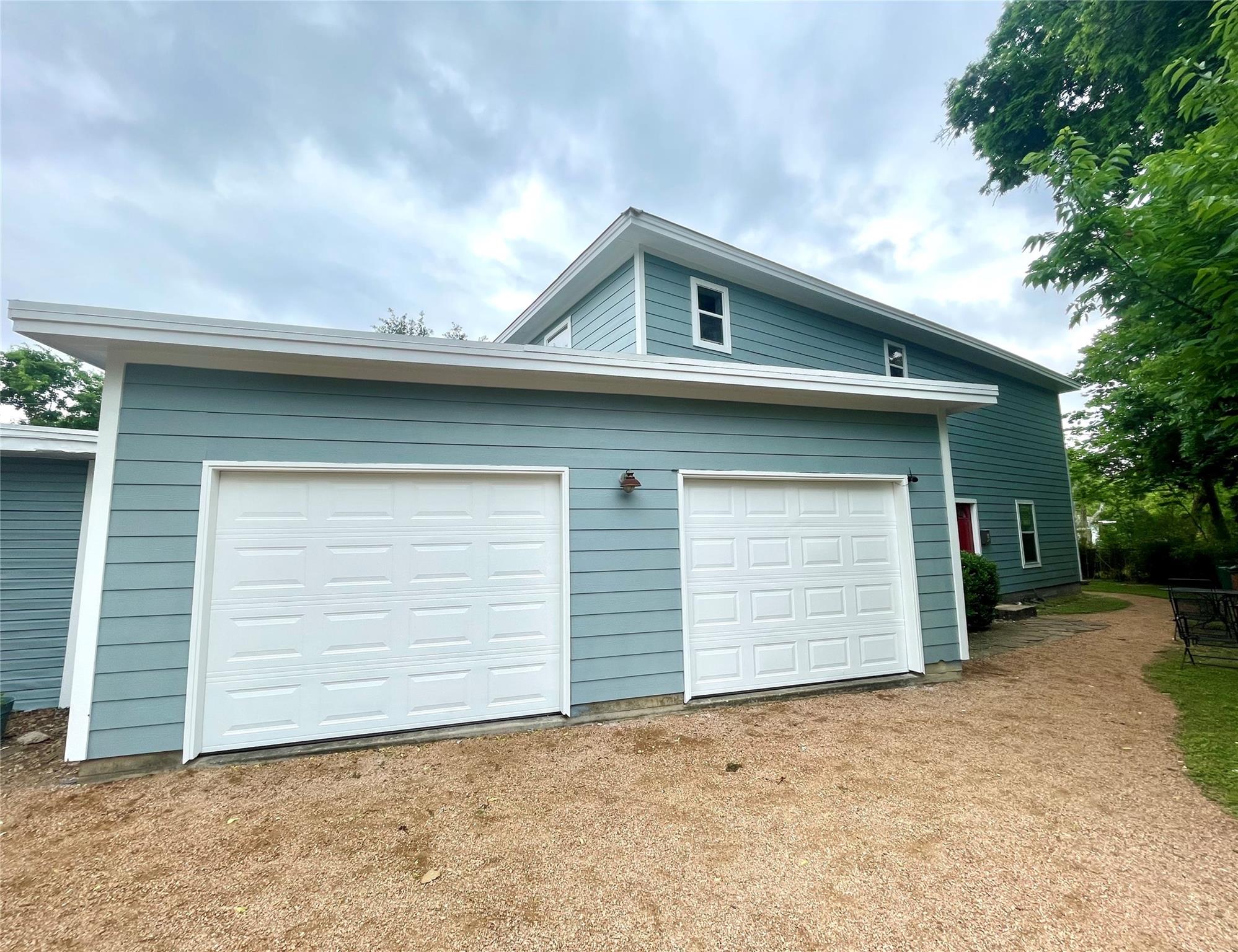 1109 Brentwood St Property Photo 1