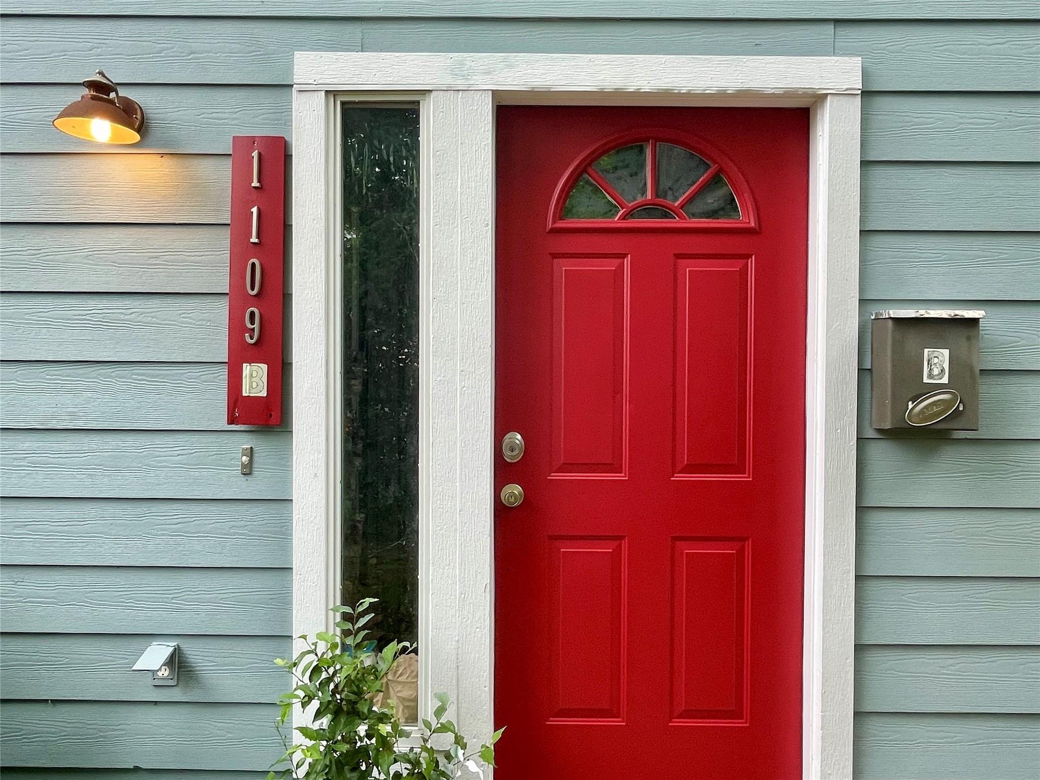 1109 Brentwood St Property Photo 2