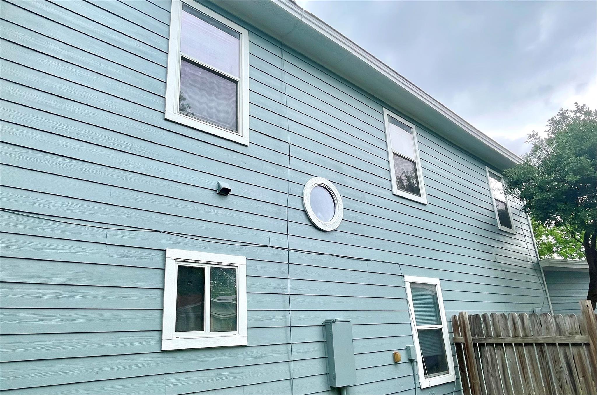 1109 Brentwood St Property Photo 11