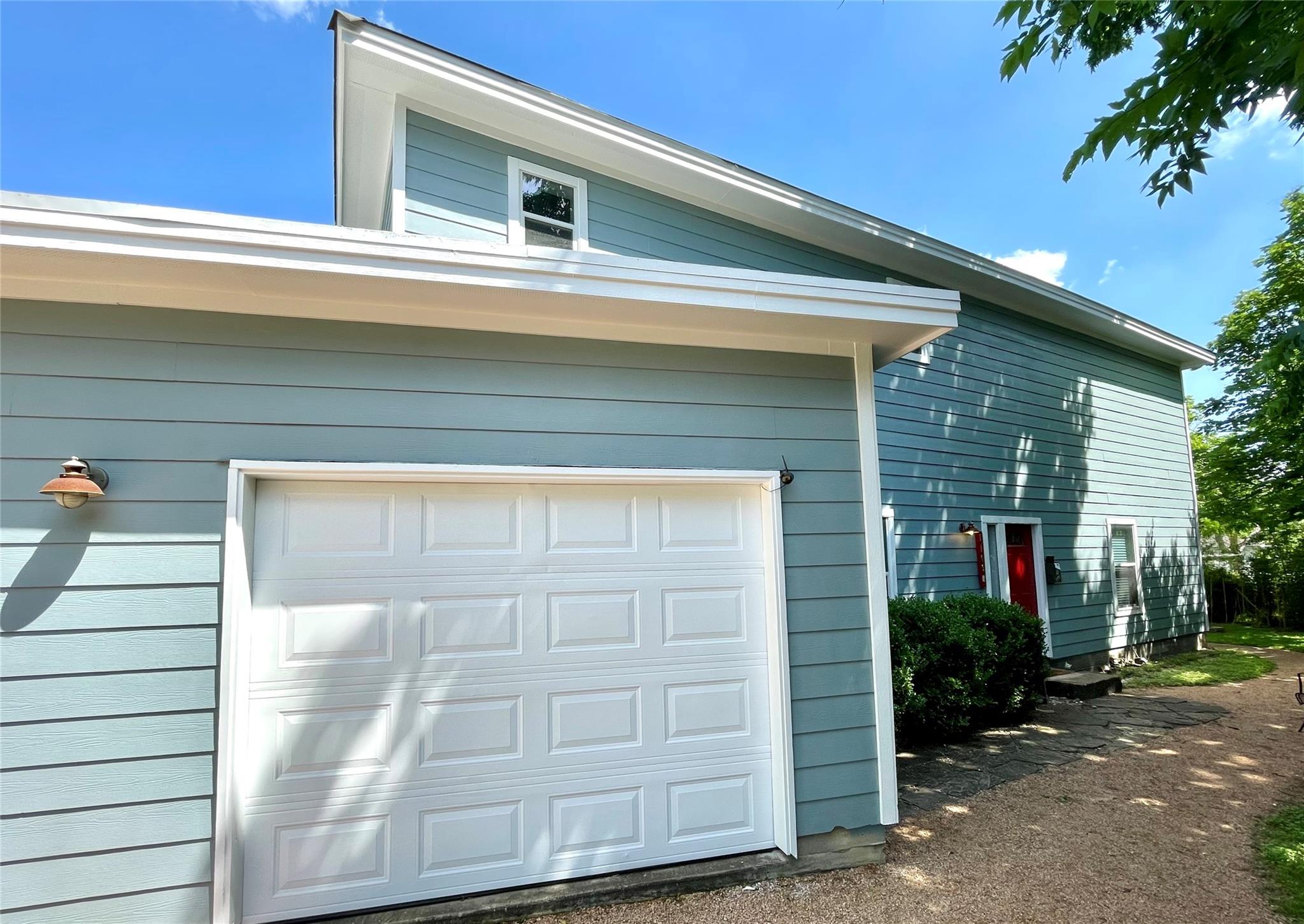 1109 Brentwood St Property Photo 12