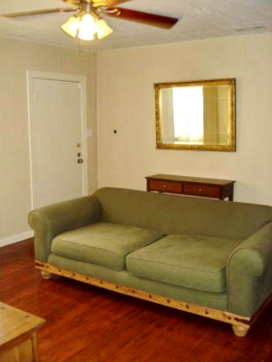 1109 Brentwood St Property Photo 14