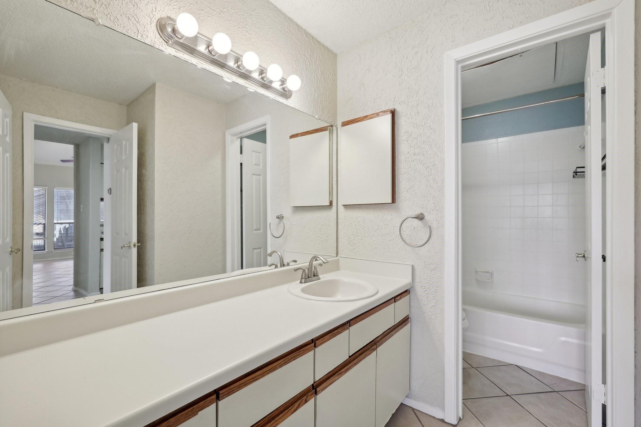 807 W 25th St 309 Property Photo 19