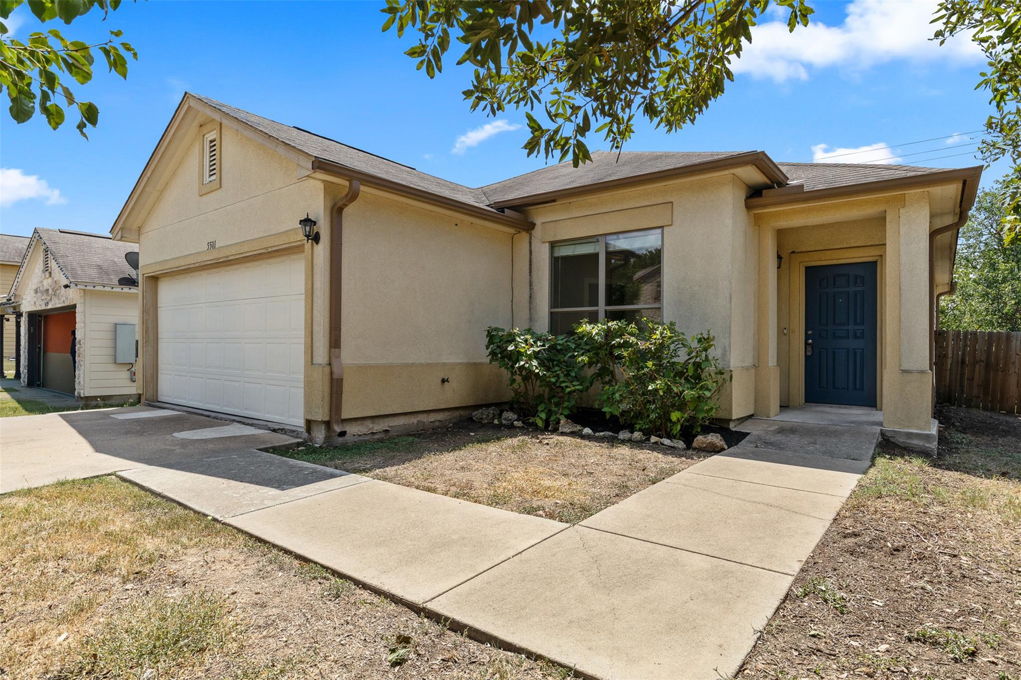 5501 S Hearsey Dr Property Photo 2
