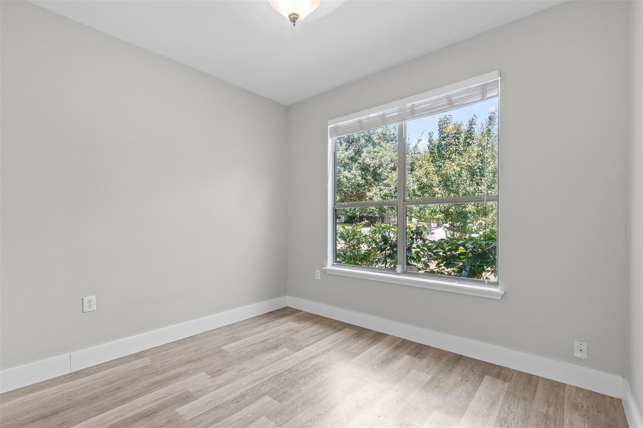 5501 S Hearsey Dr Property Photo 12