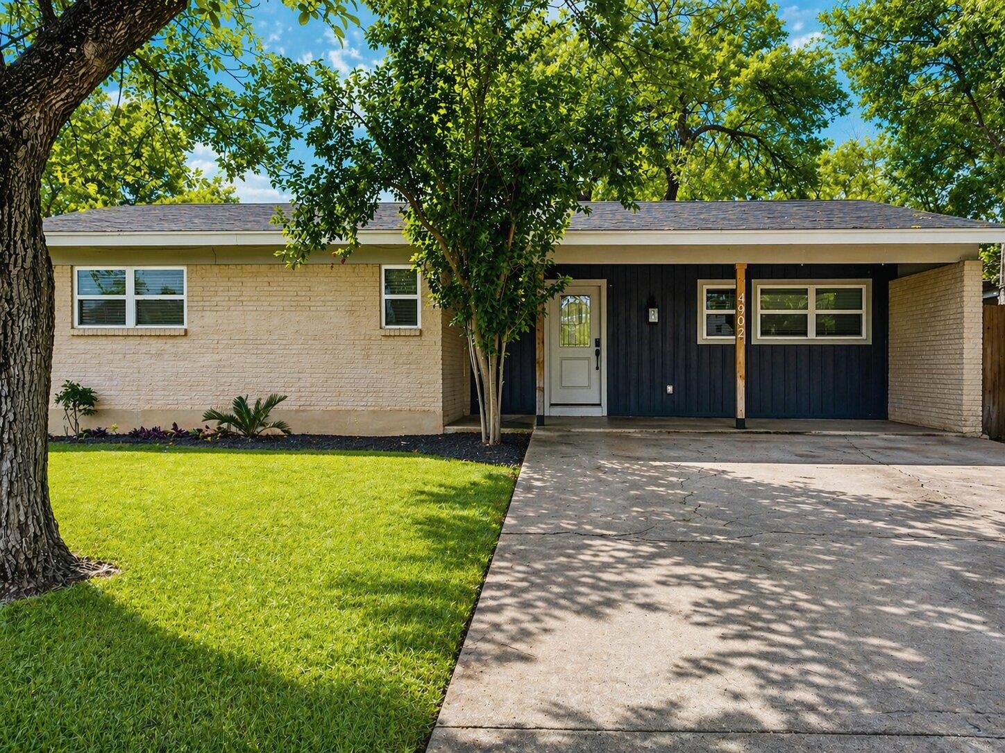 4902 Russet Hill Dr Property Photo 3
