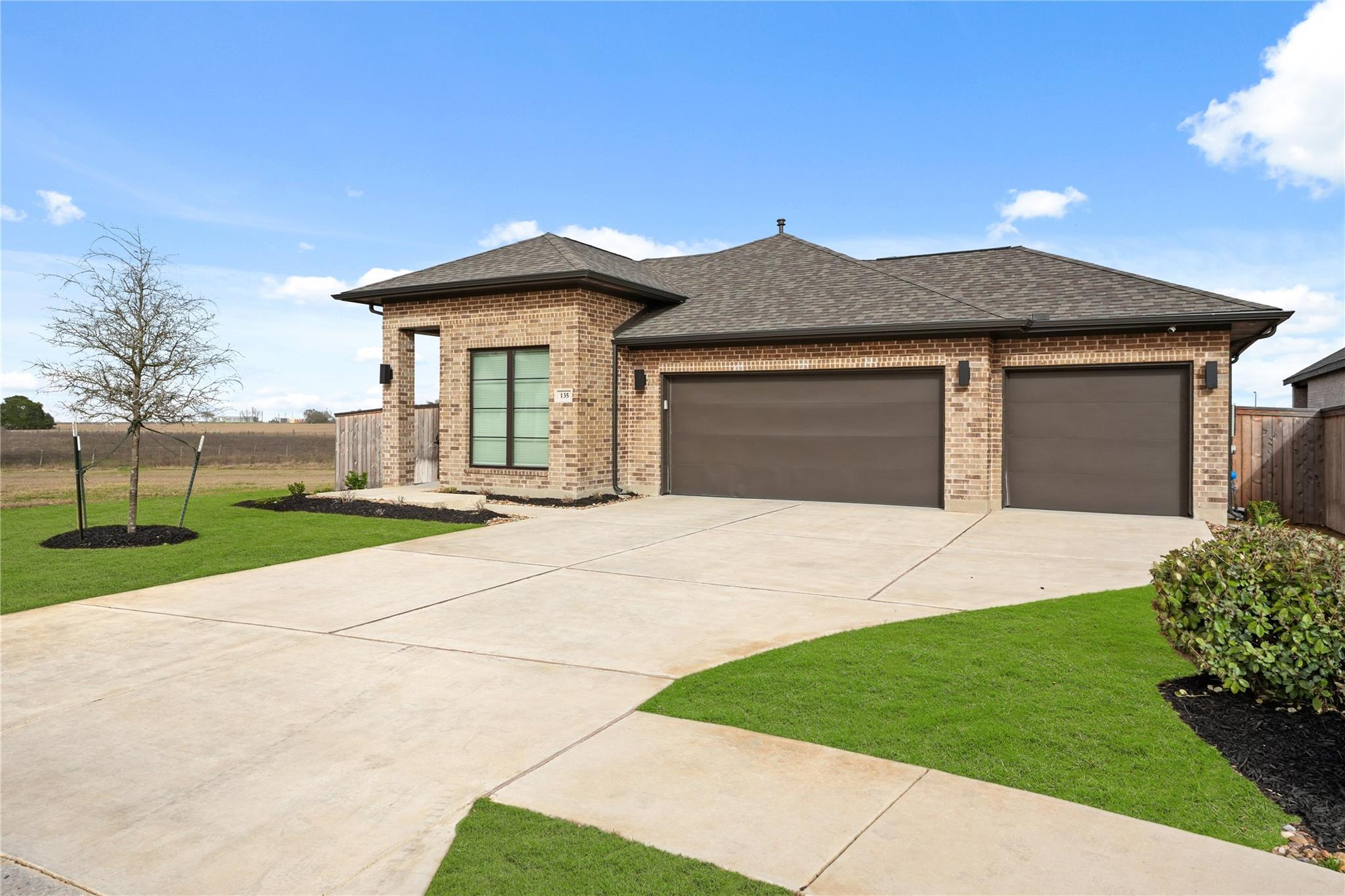 135 Plumbago Loop Property Photo 2