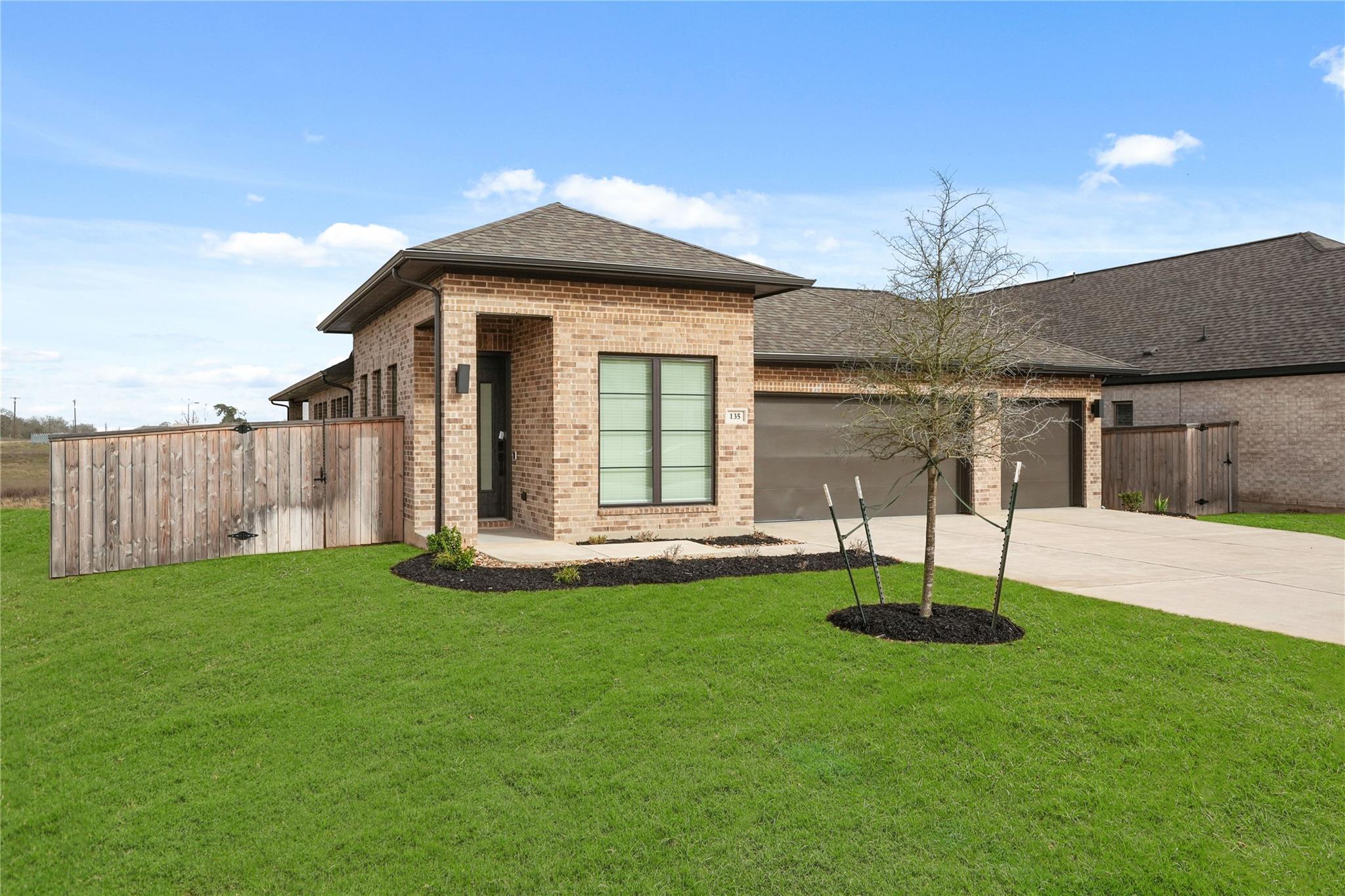 135 Plumbago Loop Property Photo 3