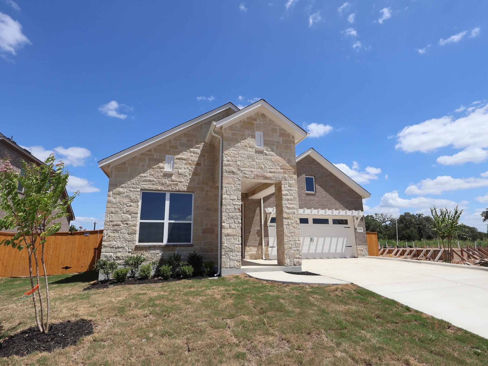 275 Callahan Loop Property Photo 3