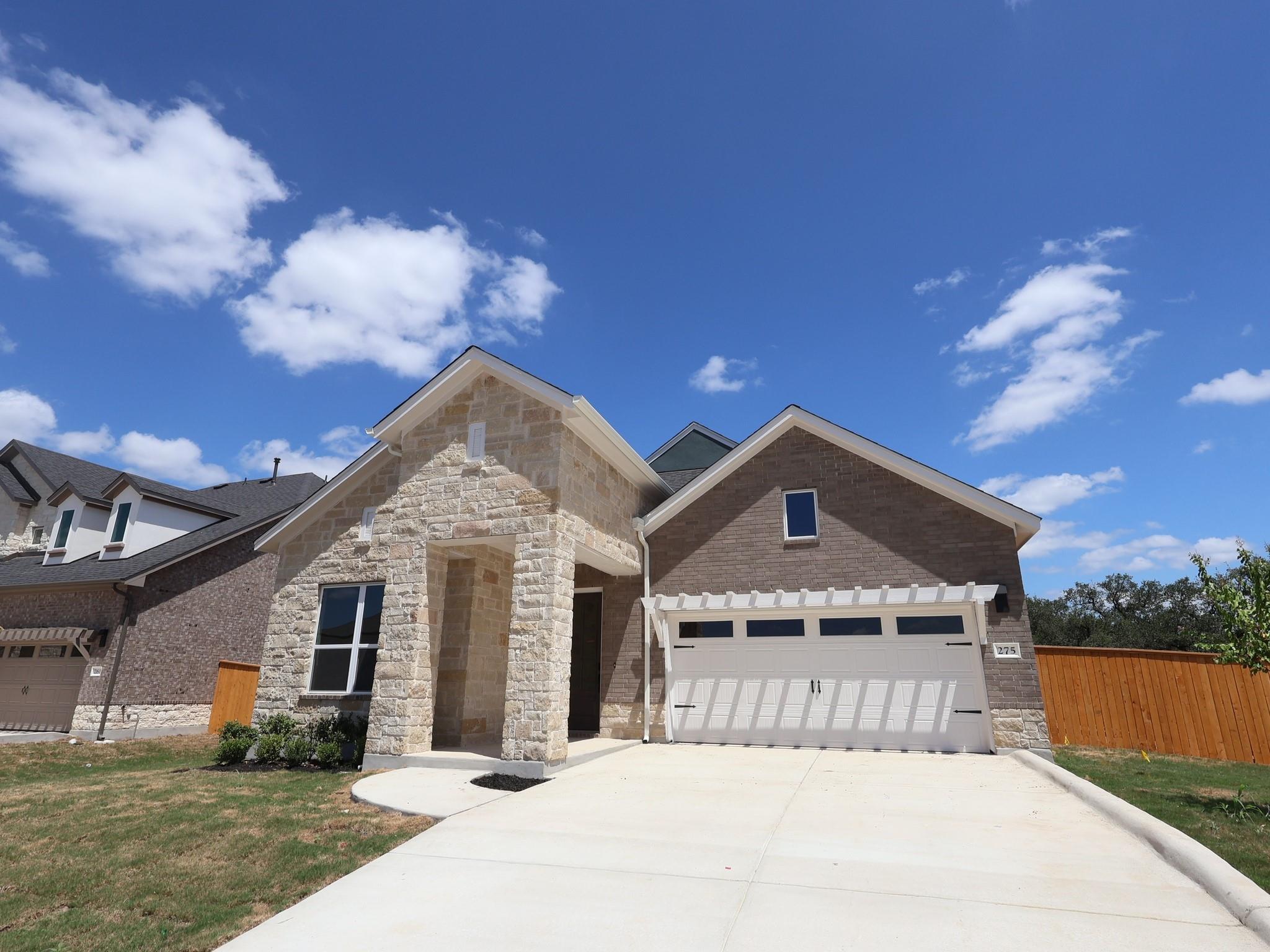 275 Callahan Loop Property Photo 4