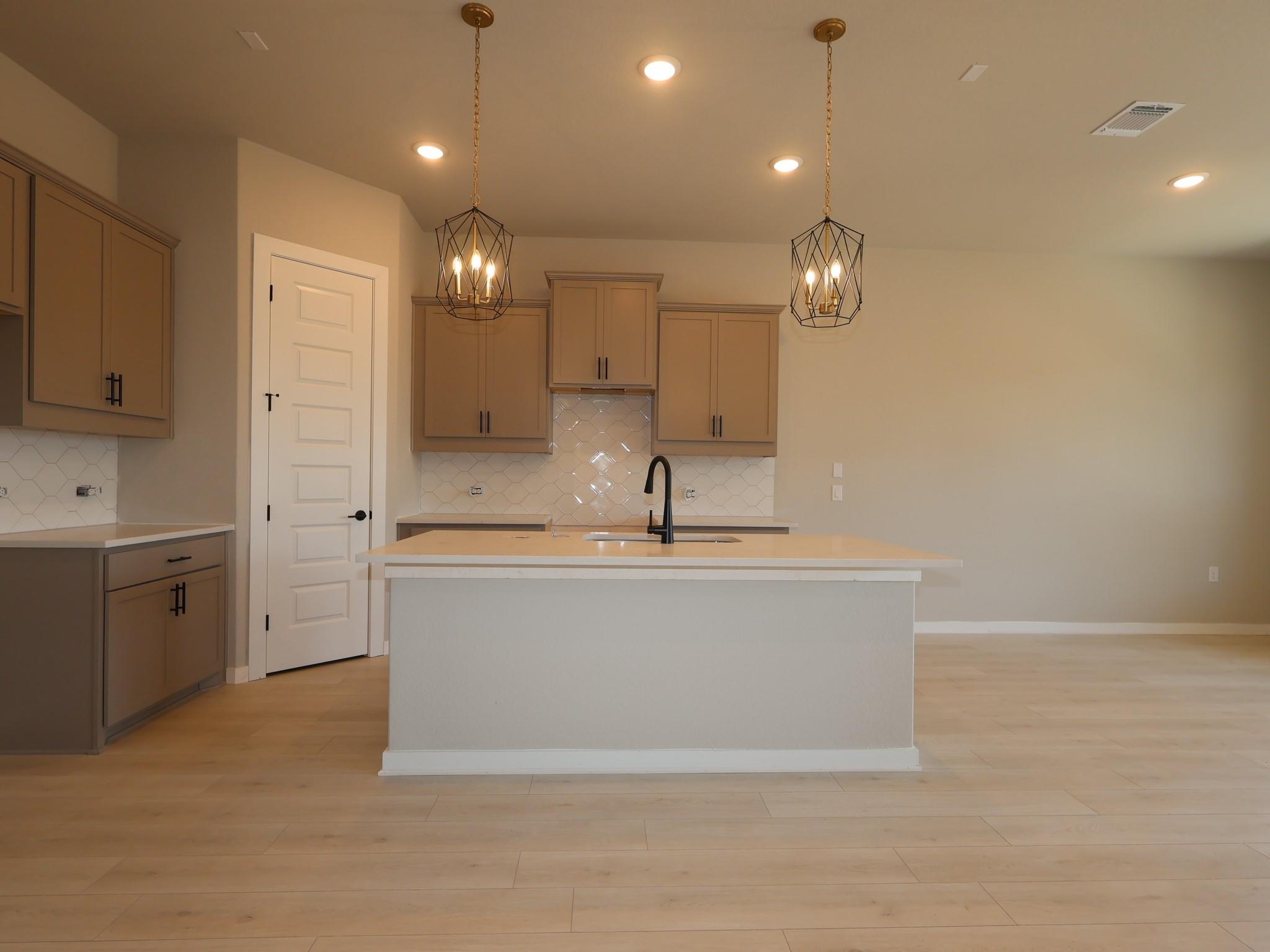 275 Callahan Loop Property Photo 7