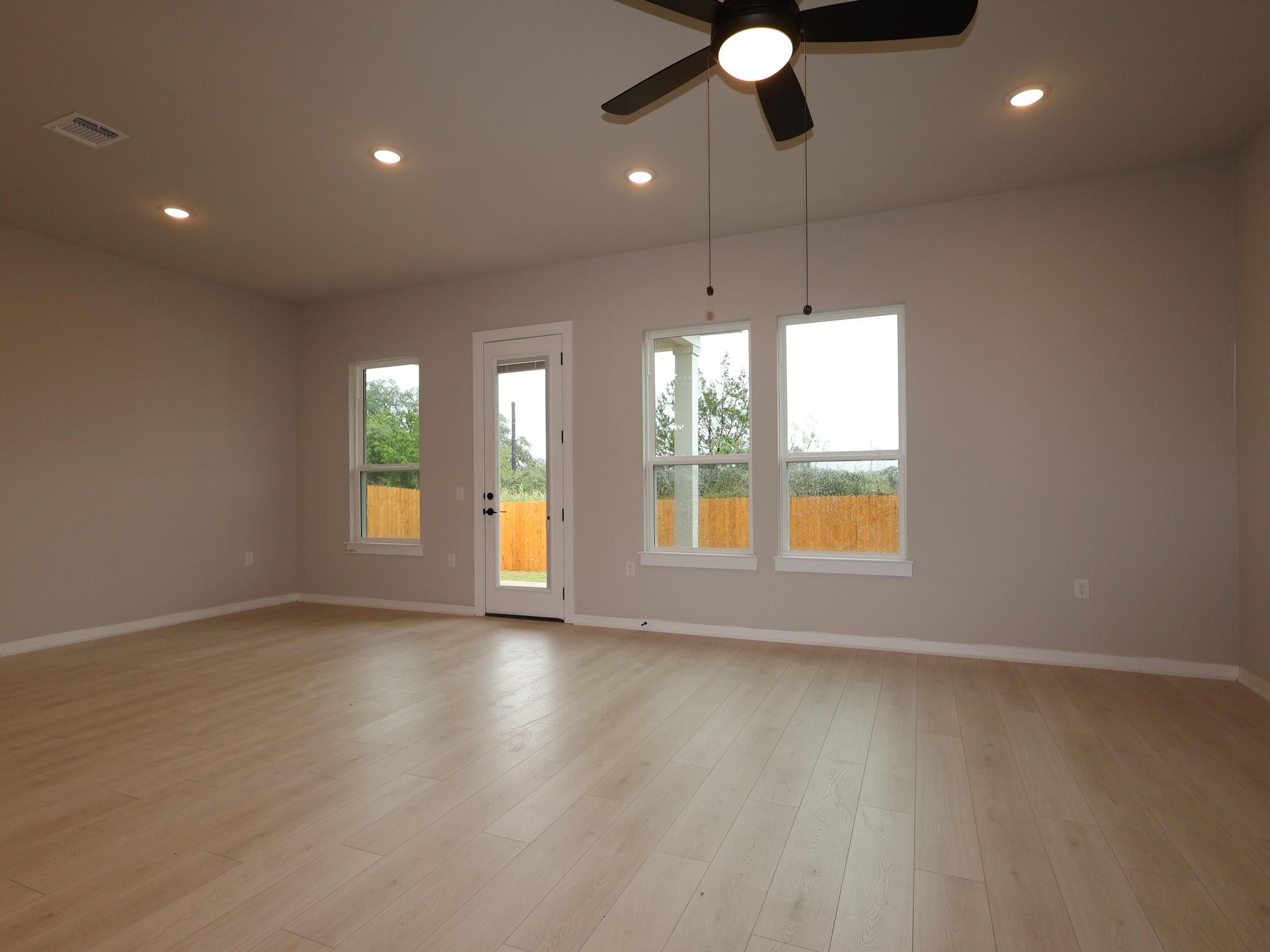 275 Callahan Loop Property Photo 8