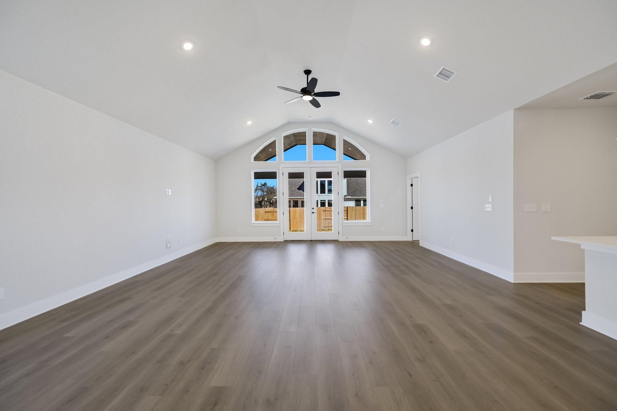202 Grand Canyon Way Property Photo 8