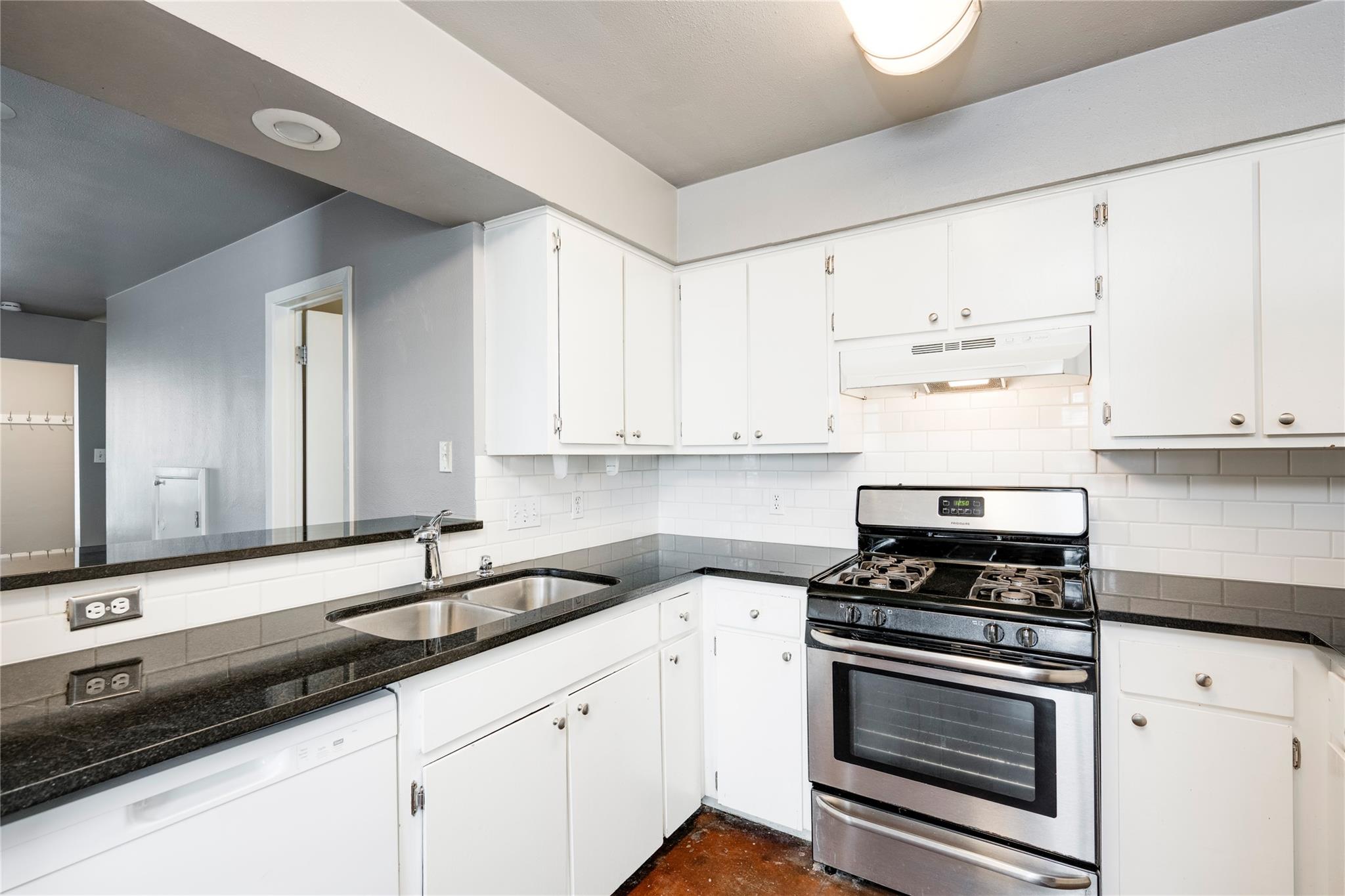 403 W Elizabeth None #b Property Photo 23