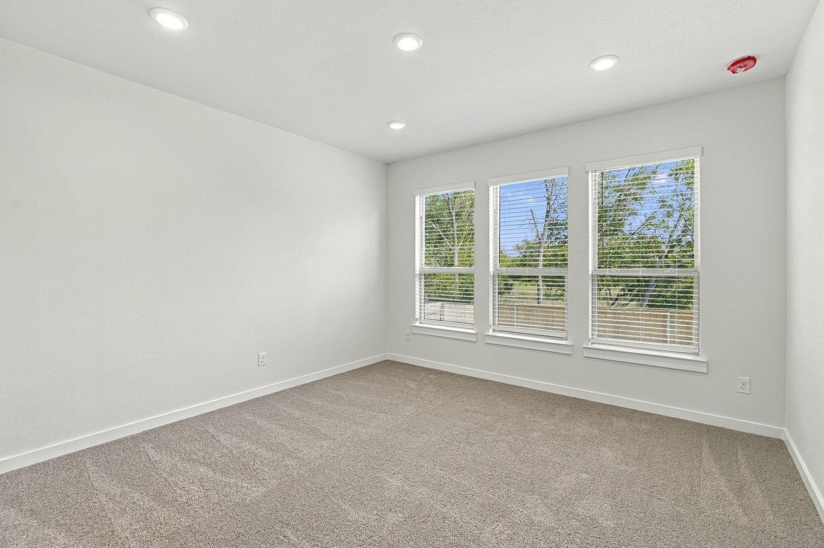 140 Bloomington Loop Property Photo 12