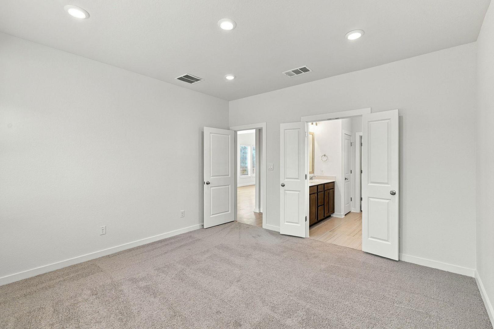140 Bloomington Loop Property Photo 13