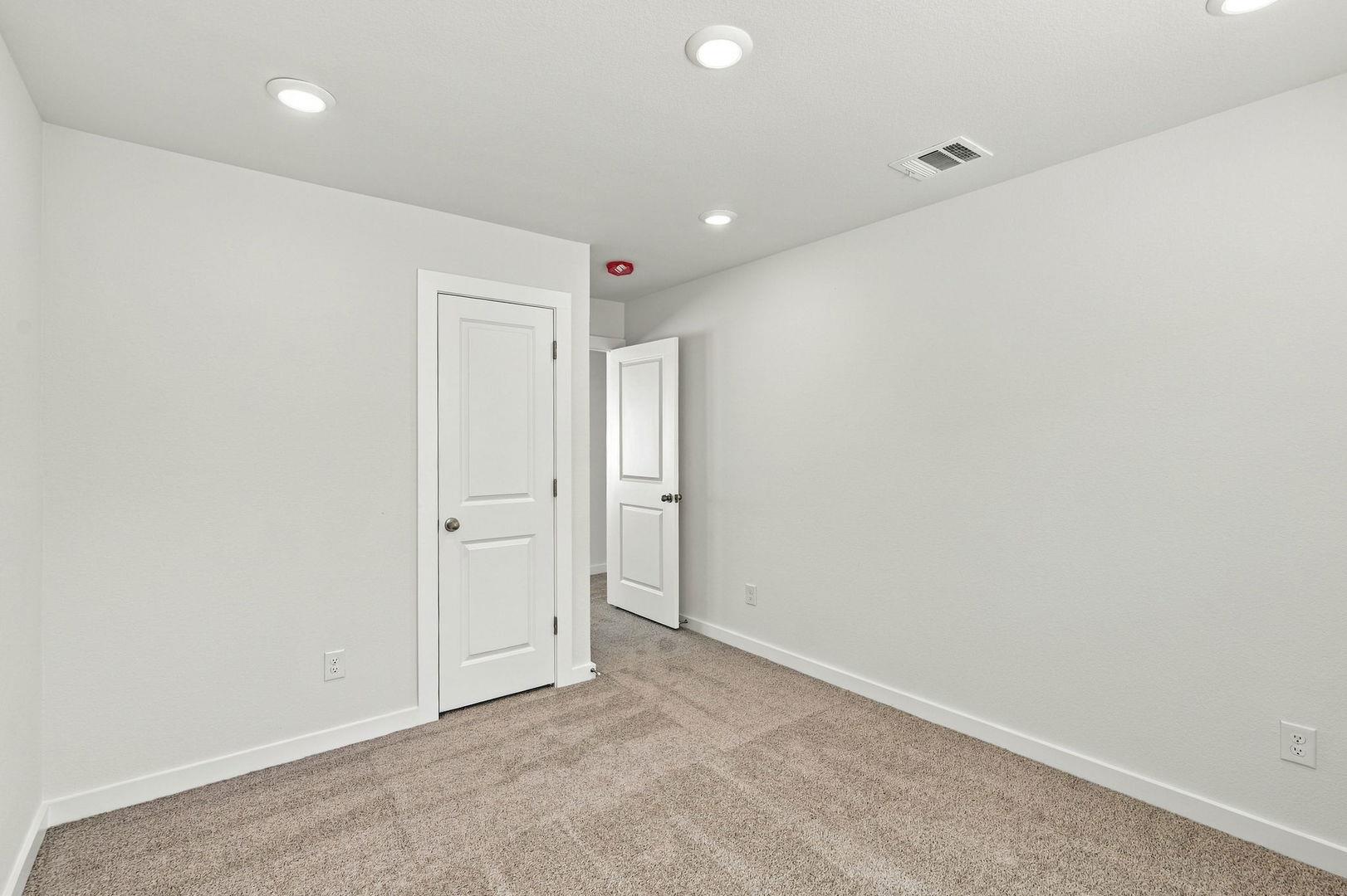 140 Bloomington Loop Property Photo 24