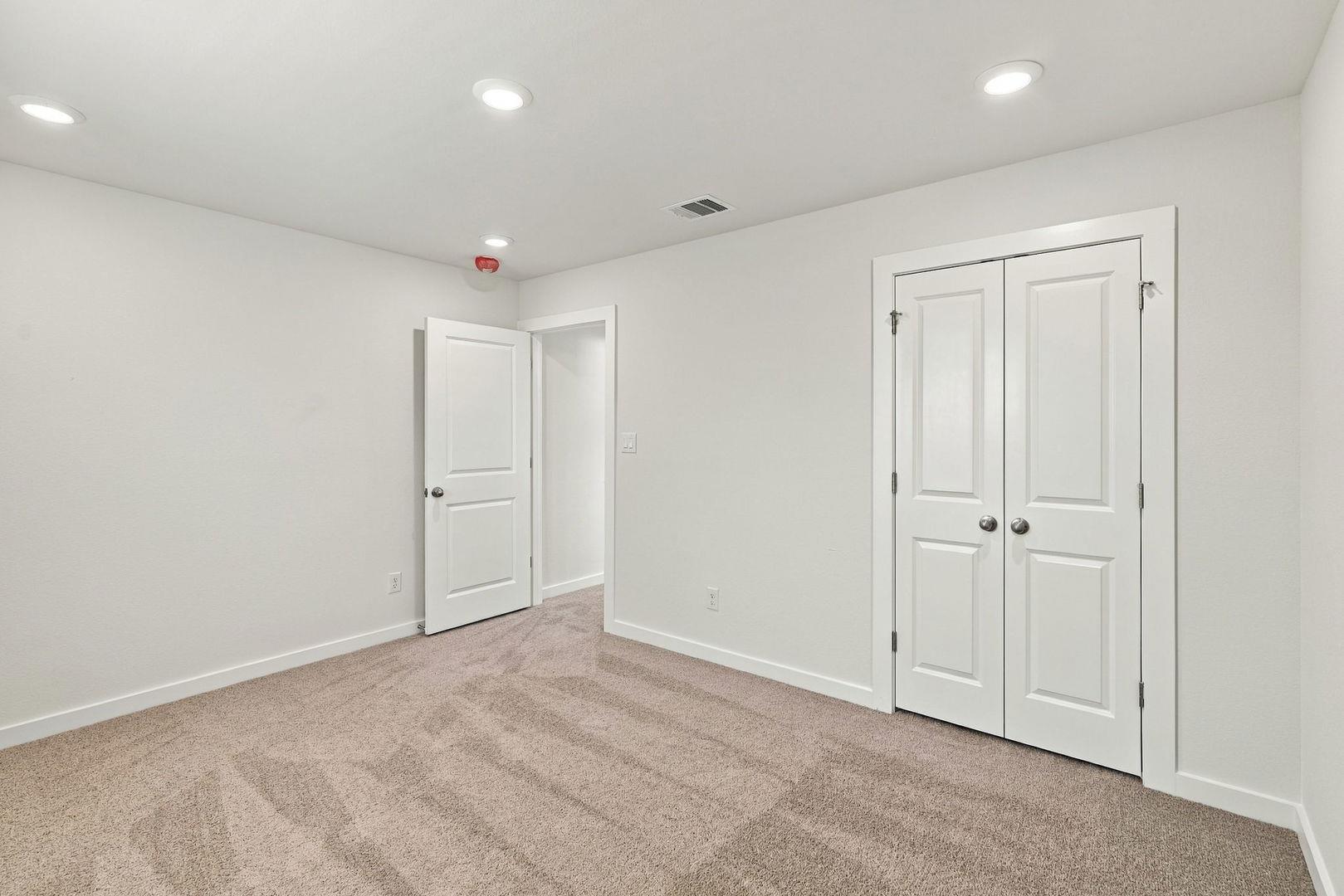 140 Bloomington Loop Property Photo 28