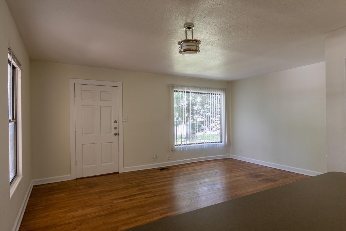 5514 Grover Ave Property Photo 3