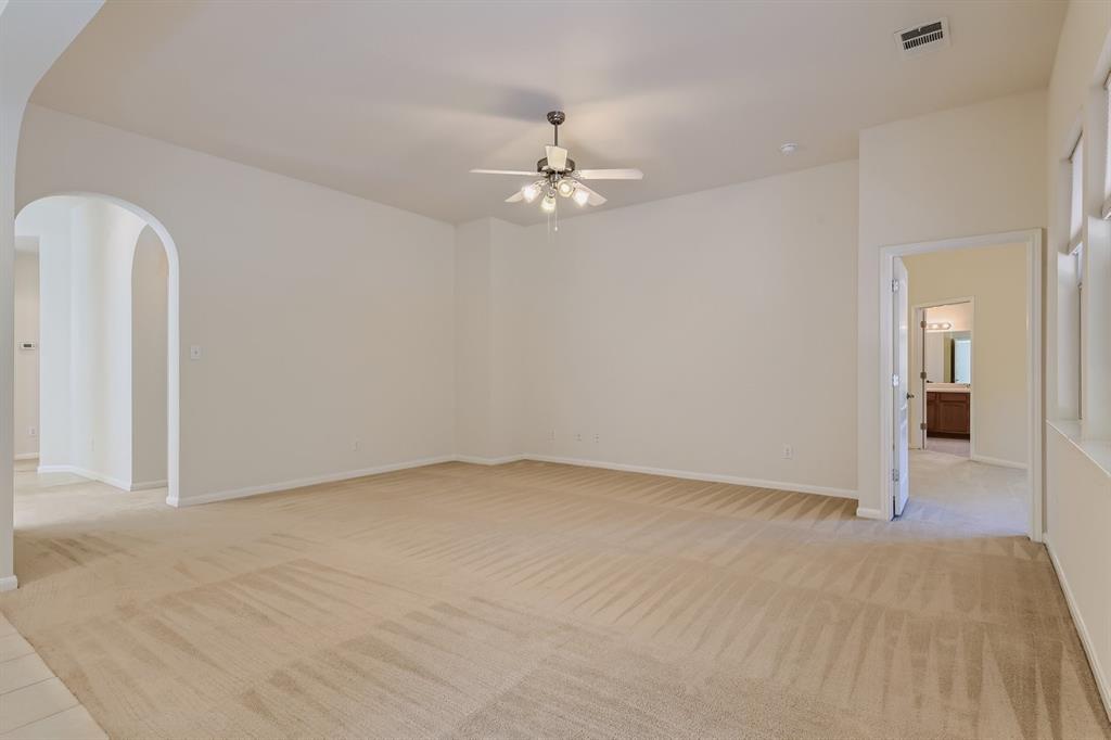 351 Canterbury Dr Property Photo 2
