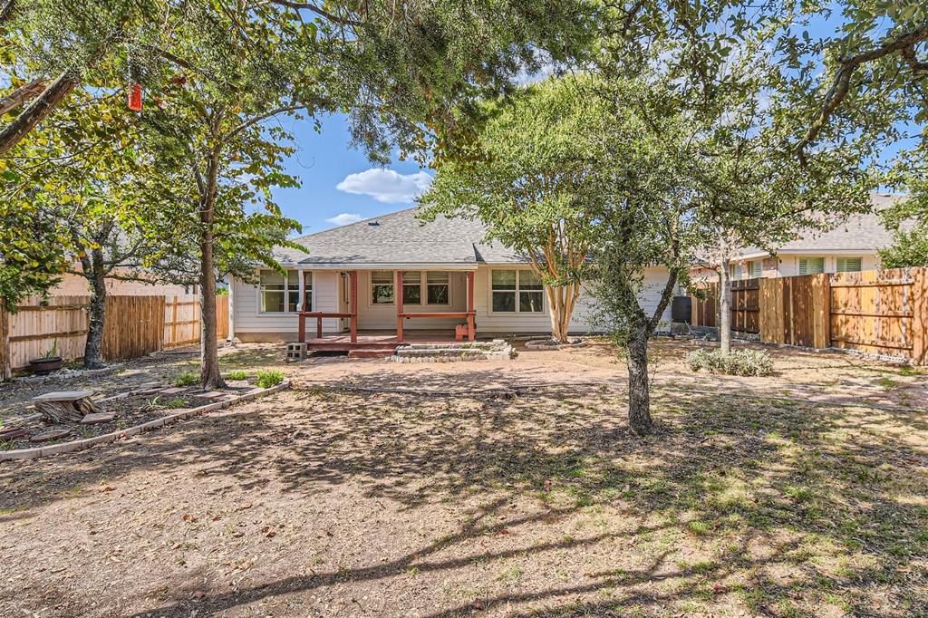 351 Canterbury Dr Property Photo 3