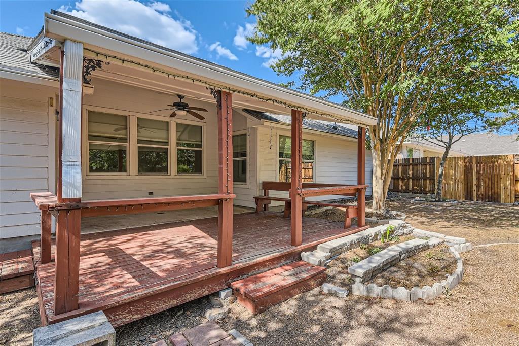 351 Canterbury Dr Property Photo 6