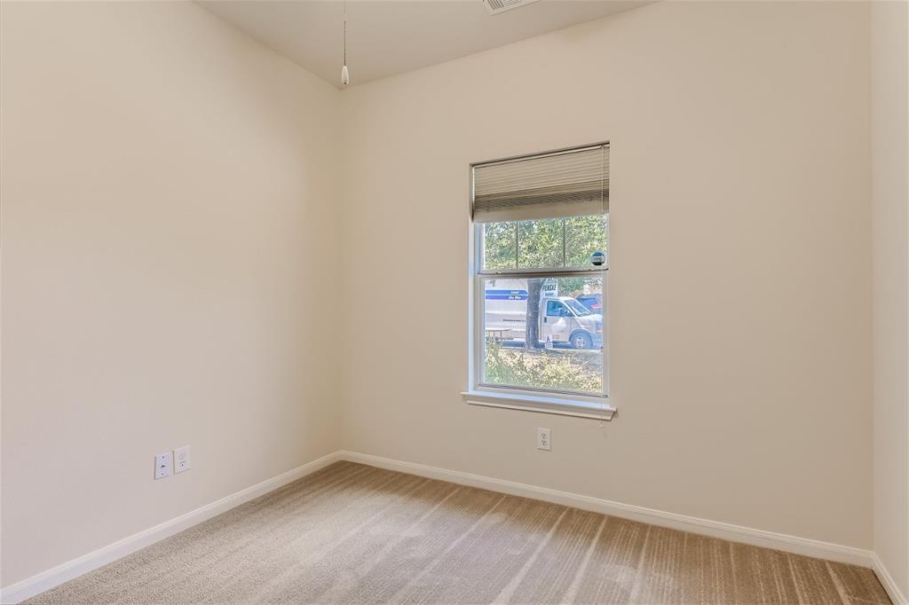 351 Canterbury Dr Property Photo 9