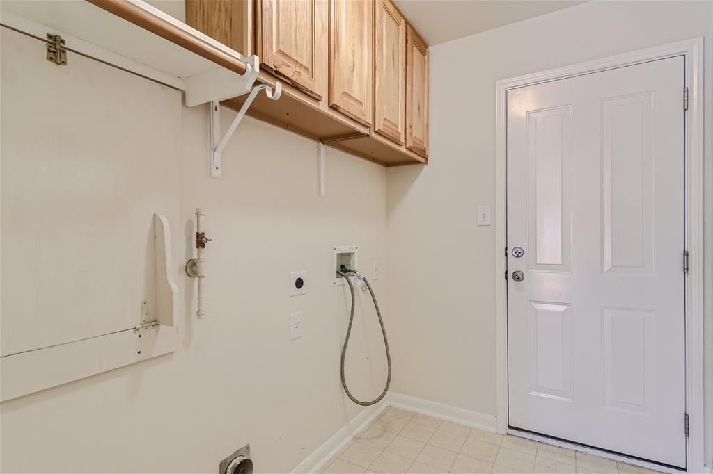 351 Canterbury Dr Property Photo 10