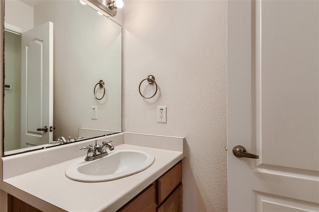 351 Canterbury Dr Property Photo 12