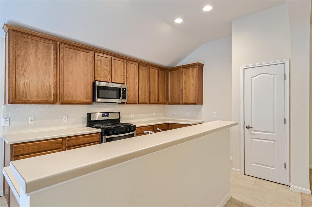 351 Canterbury Dr Property Photo 20