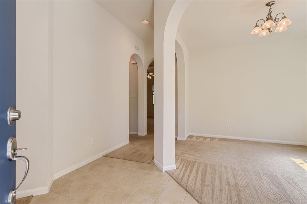 351 Canterbury Dr Property Photo 25