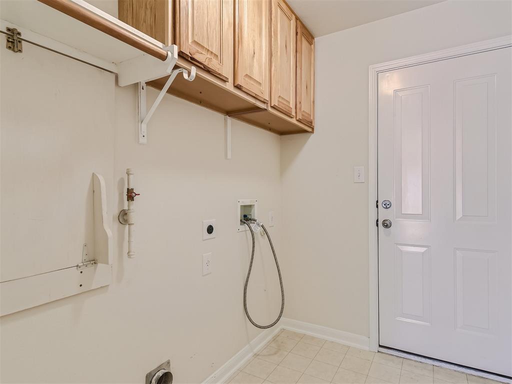 351 Canterbury Dr Property Photo 32