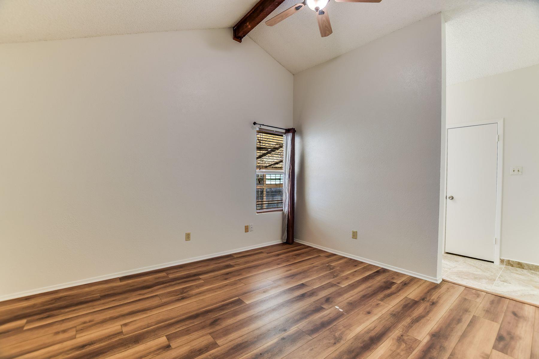 903 Burnt Oak Ct Property Photo 6