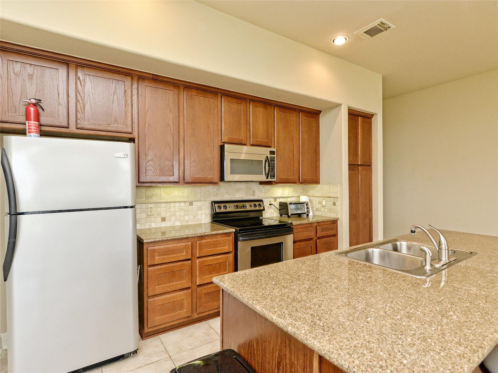 1908 Kahala Sunset Dr #h Property Photo 8